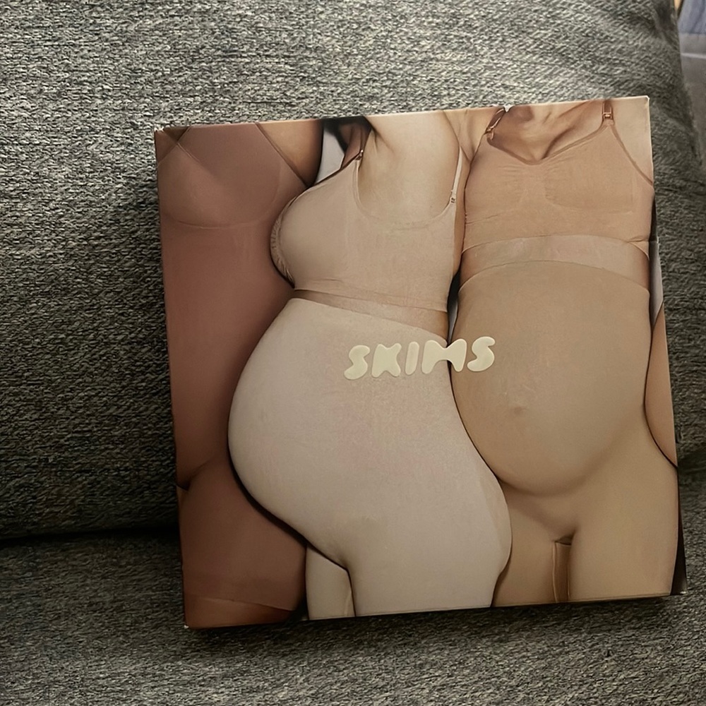 Skims Maternity Sculpting Short